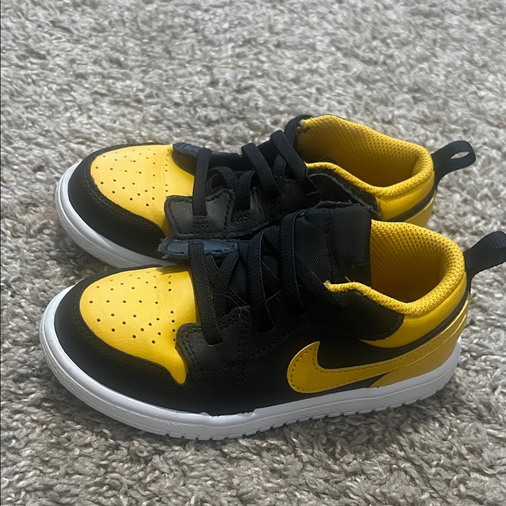 Nike Kids Black and Yellow Sneakers
